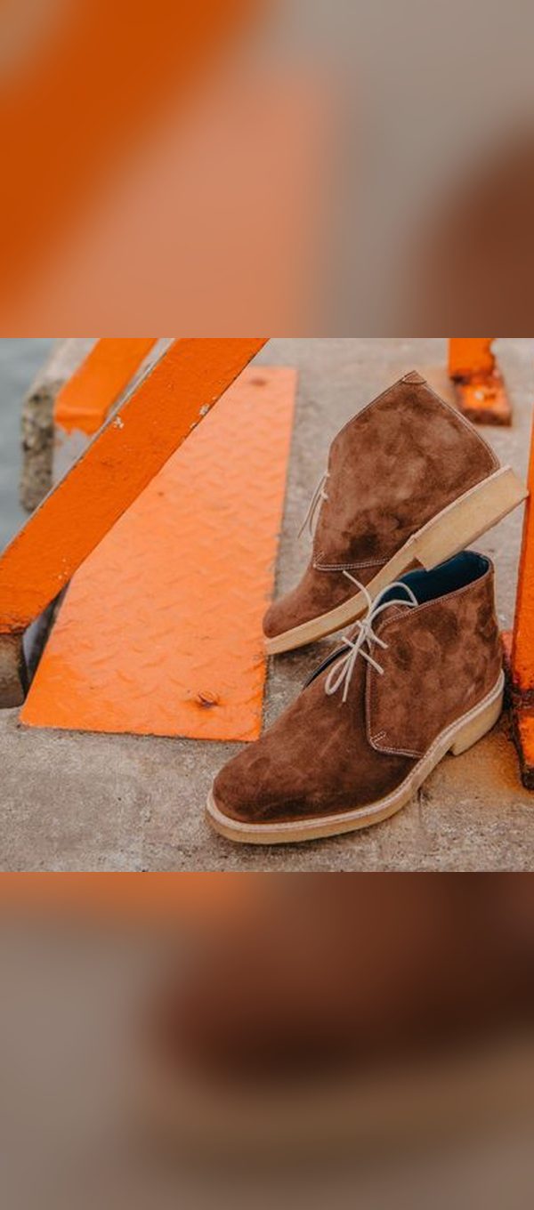 Chukka atau desert boots pria berbahan suede