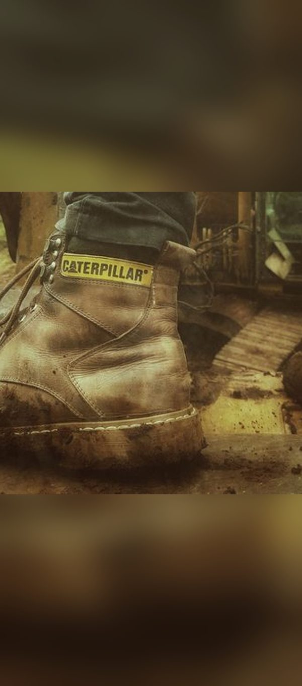 Safety boots untuk kerja lapangan