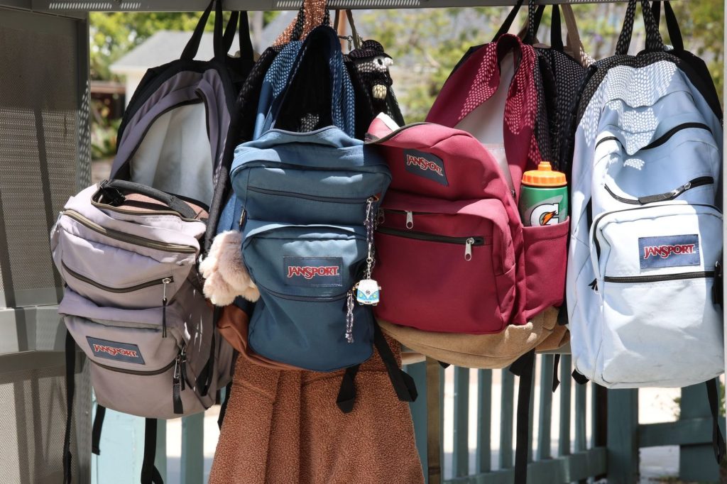 Berbagai tas sekolah ransel